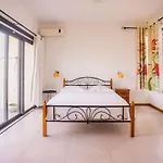 Villa Angelou - Sunlit Beach Getaway With Pool And Wifi