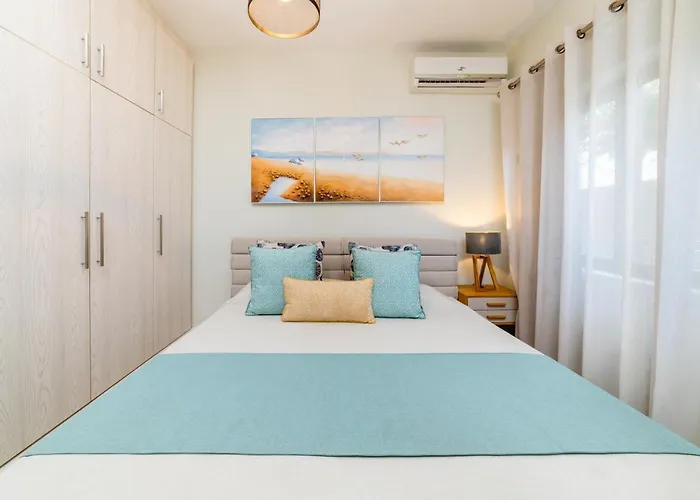 Beachcove Apt No 1