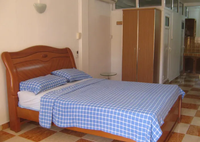 Ebrahim Flats - Grand Baie Beach