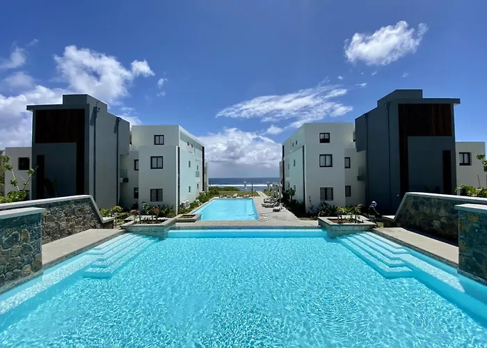 Beachfront Luxury 3 Bedrooms Apartment