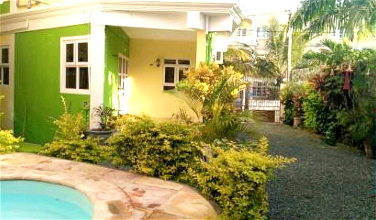 Charming Pereybere With Shared Pool * Pereybere Beach