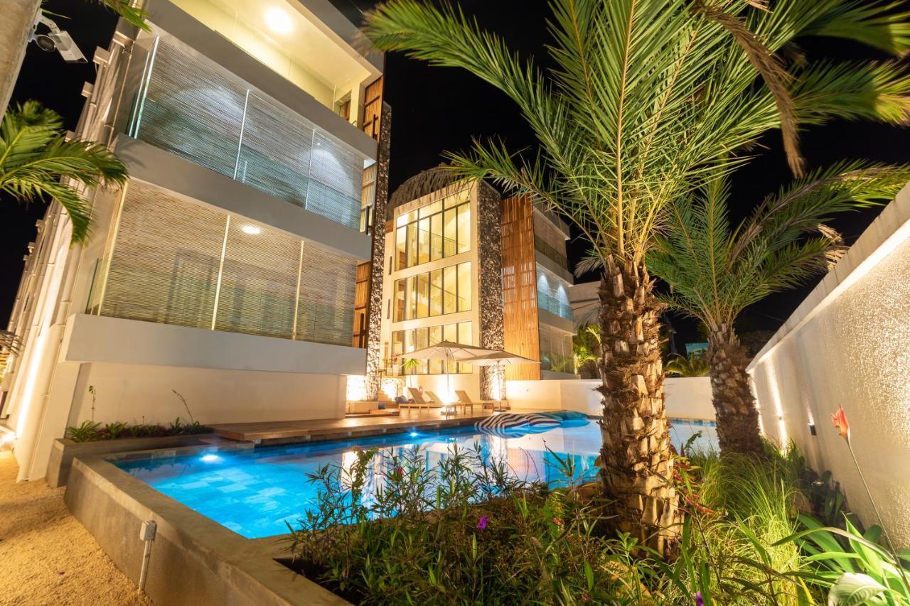 One Bay No 8 Apartment *