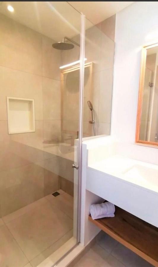 Apartamento Eastern Blue Beachfront Luxury Poste Lafayette