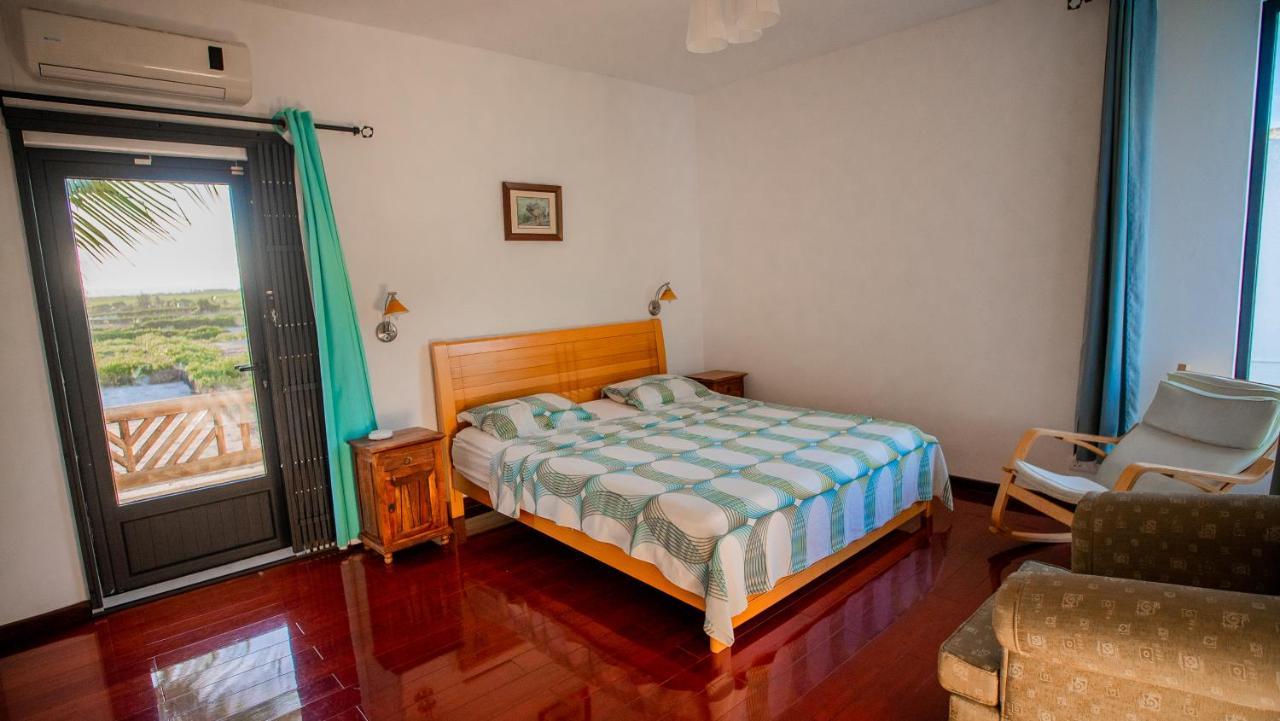 Angelou - Sunlit Getaway With Pool And Wifi Belle Mare