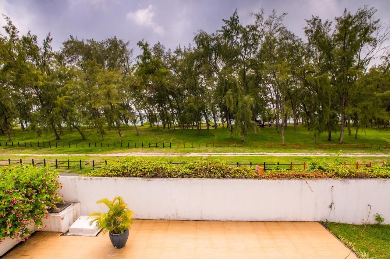 Simone: Sunlit Getaway W/ Pool + Wifi * Belle Mare
