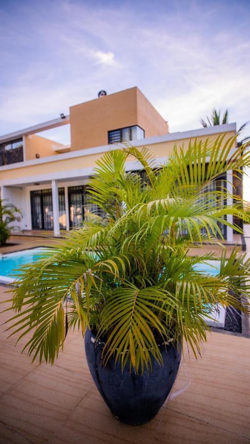 Pousada Simone: Sunlit Getaway W/ Pool + Wifi
