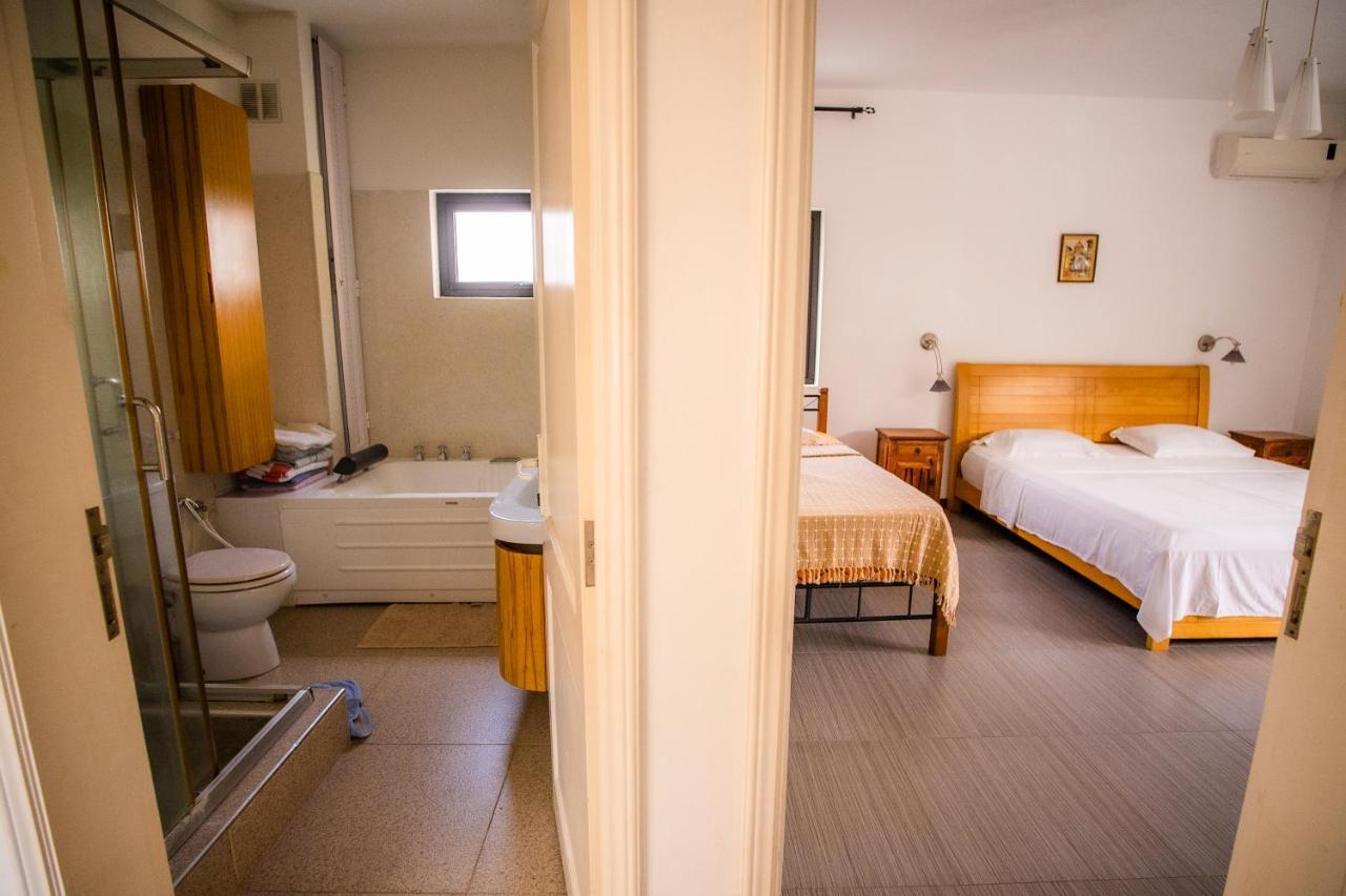 Simone: Sunlit Getaway W/ Pool + Wifi * Belle Mare