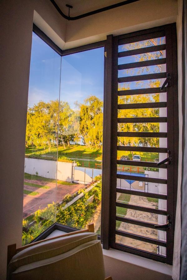 Angelou - Sunlit Getaway With Pool And Wifi Villa