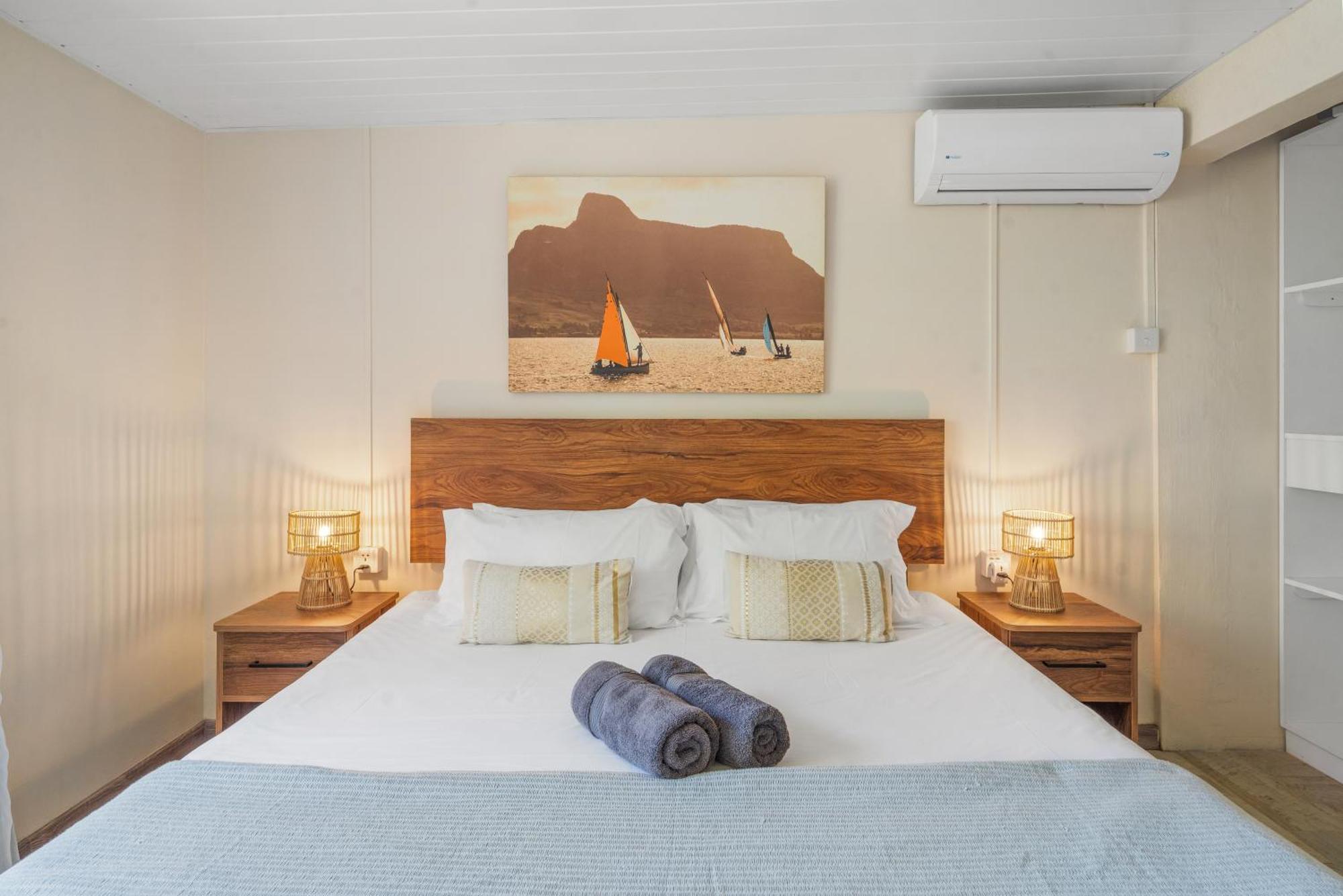 Lakaz Del Sol - Modern And Elegant With Luxurious Garden, Pool And Barbecue Area - Tourism Permit Certified Tamarin