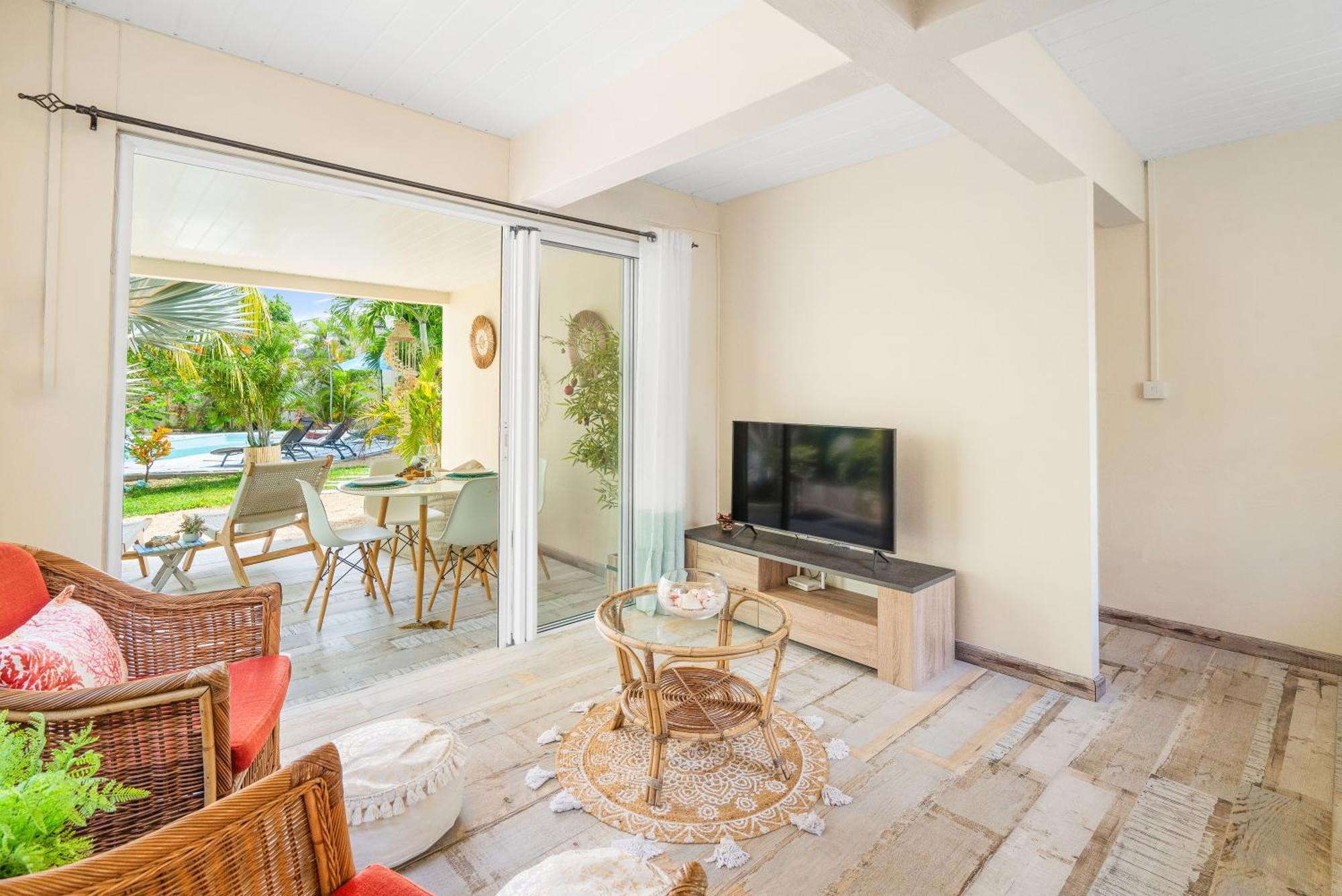Apartamento Lakaz Del Sol - Modern And Elegant With Luxurious Garden, Pool And Barbecue Area - Tourism Permit Certified *
