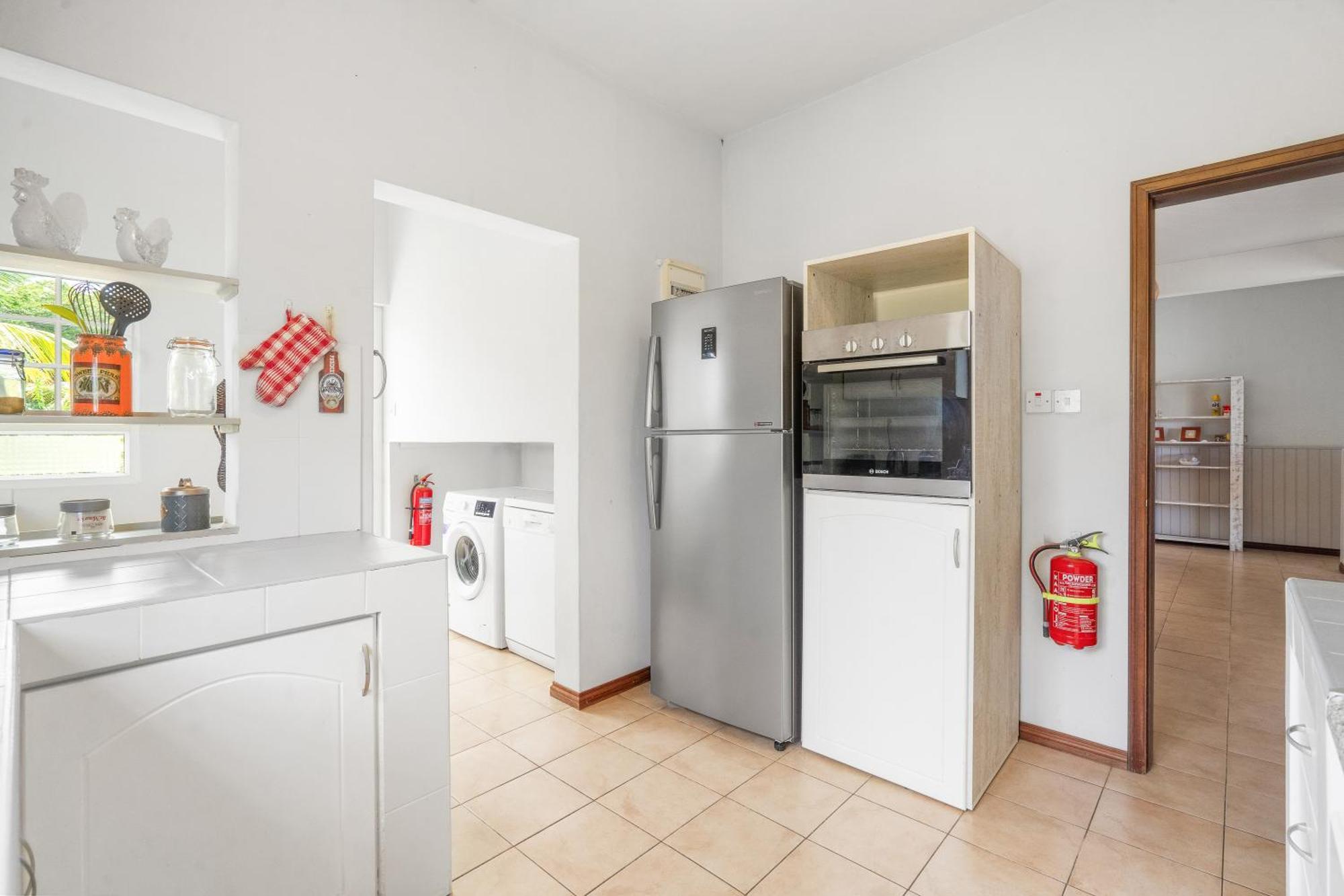 Apartamento Lakaz Del Sol - Modern And Elegant With Luxurious Garden, Pool And Barbecue Area - Tourism Permit Certified *