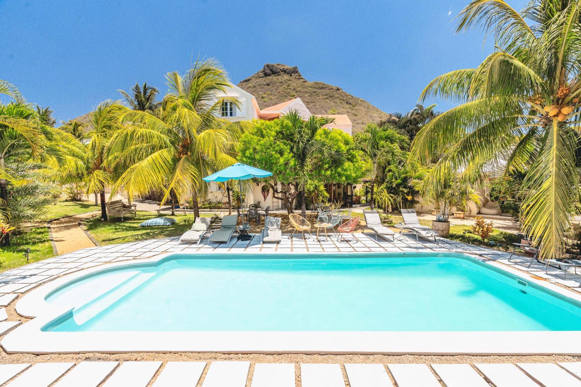 Lakaz Del Sol - Modern And Elegant With Luxurious Garden, Pool And Barbecue Area - Tourism Permit Certified *