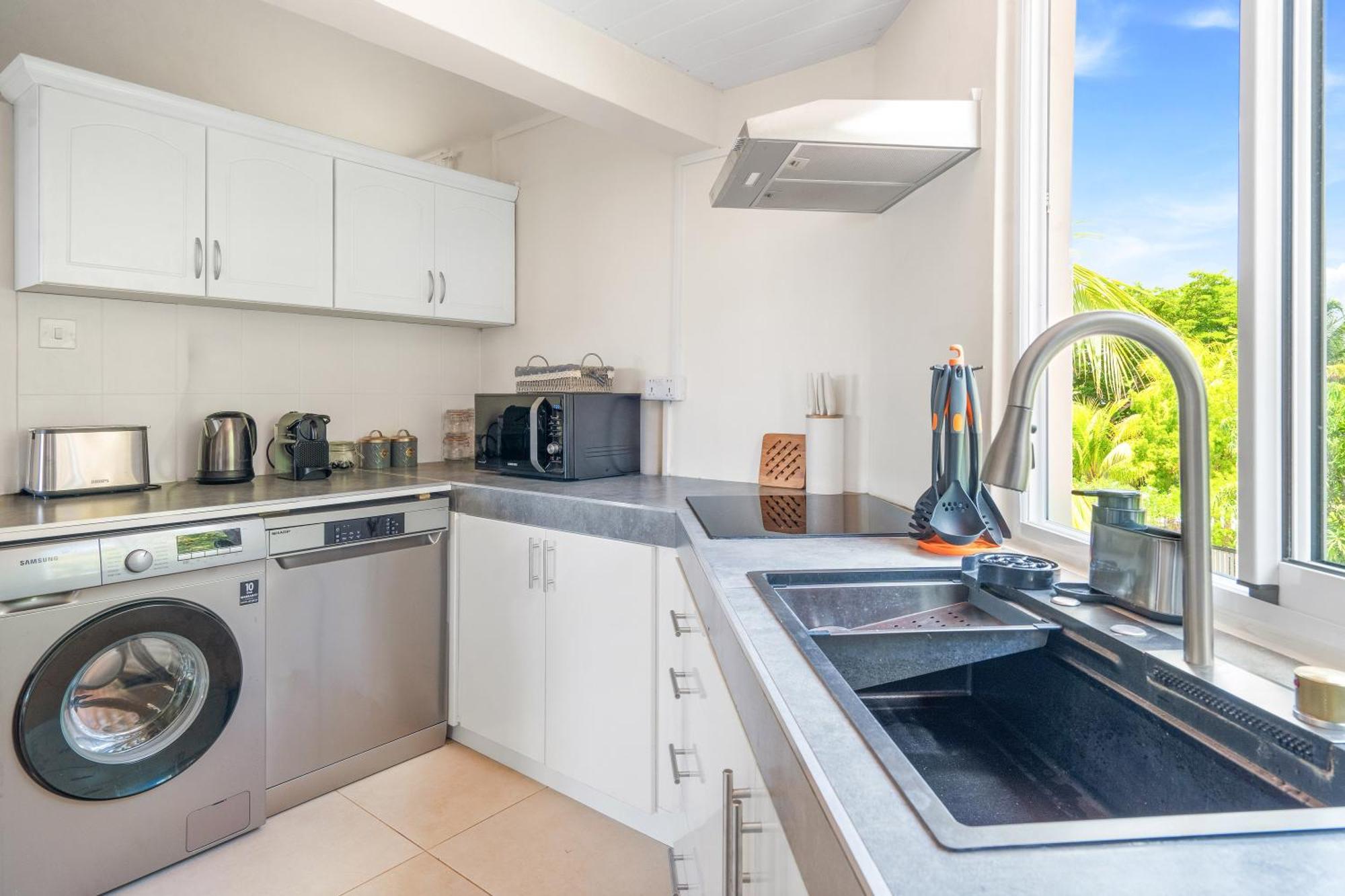 Lakaz Del Sol - Modern And Elegant With Luxurious Garden, Pool And Barbecue Area - Tourism Permit Certified Apartamento Tamarin