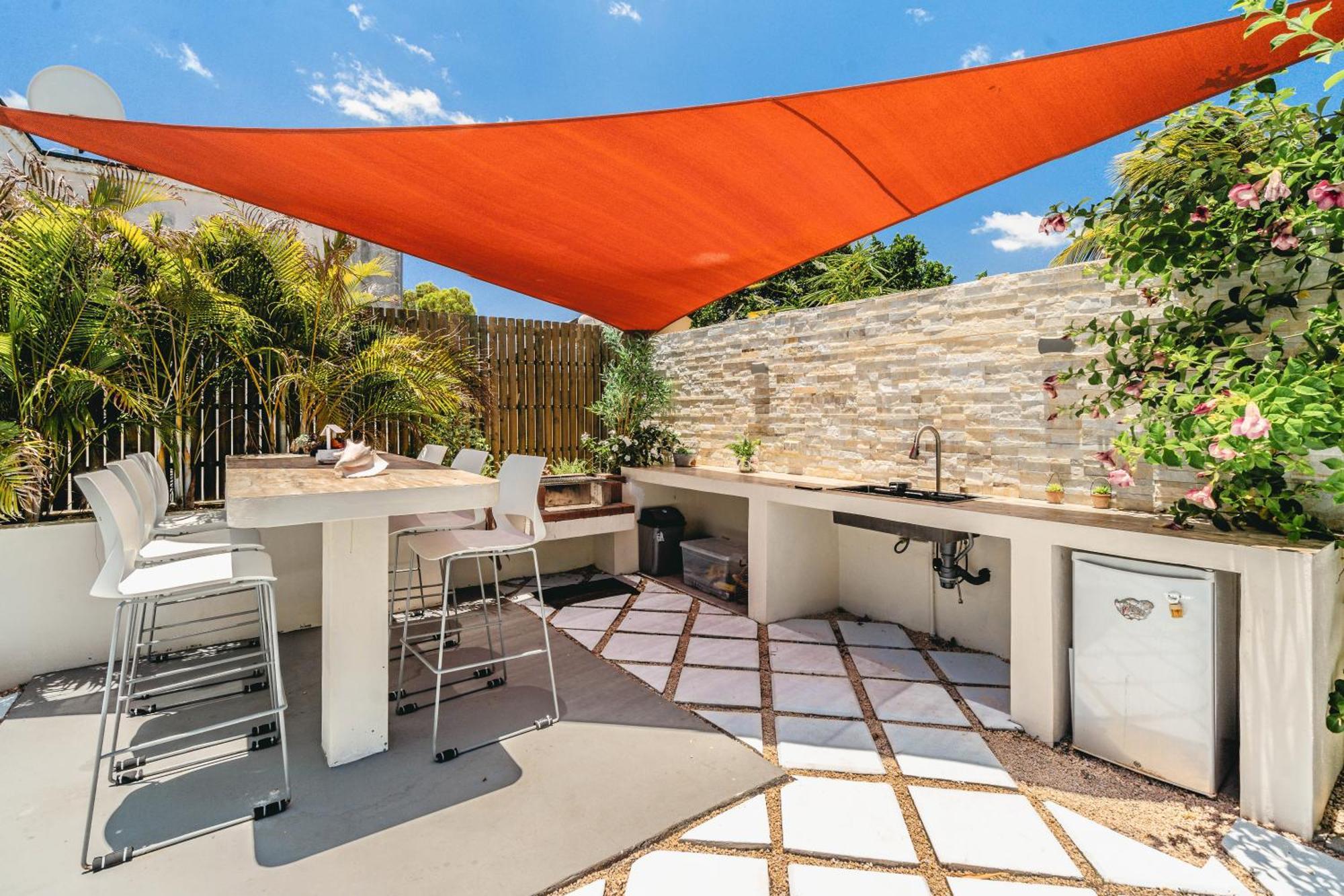 Apartamento Lakaz Del Sol - Modern And Elegant With Luxurious Garden, Pool And Barbecue Area - Tourism Permit Certified