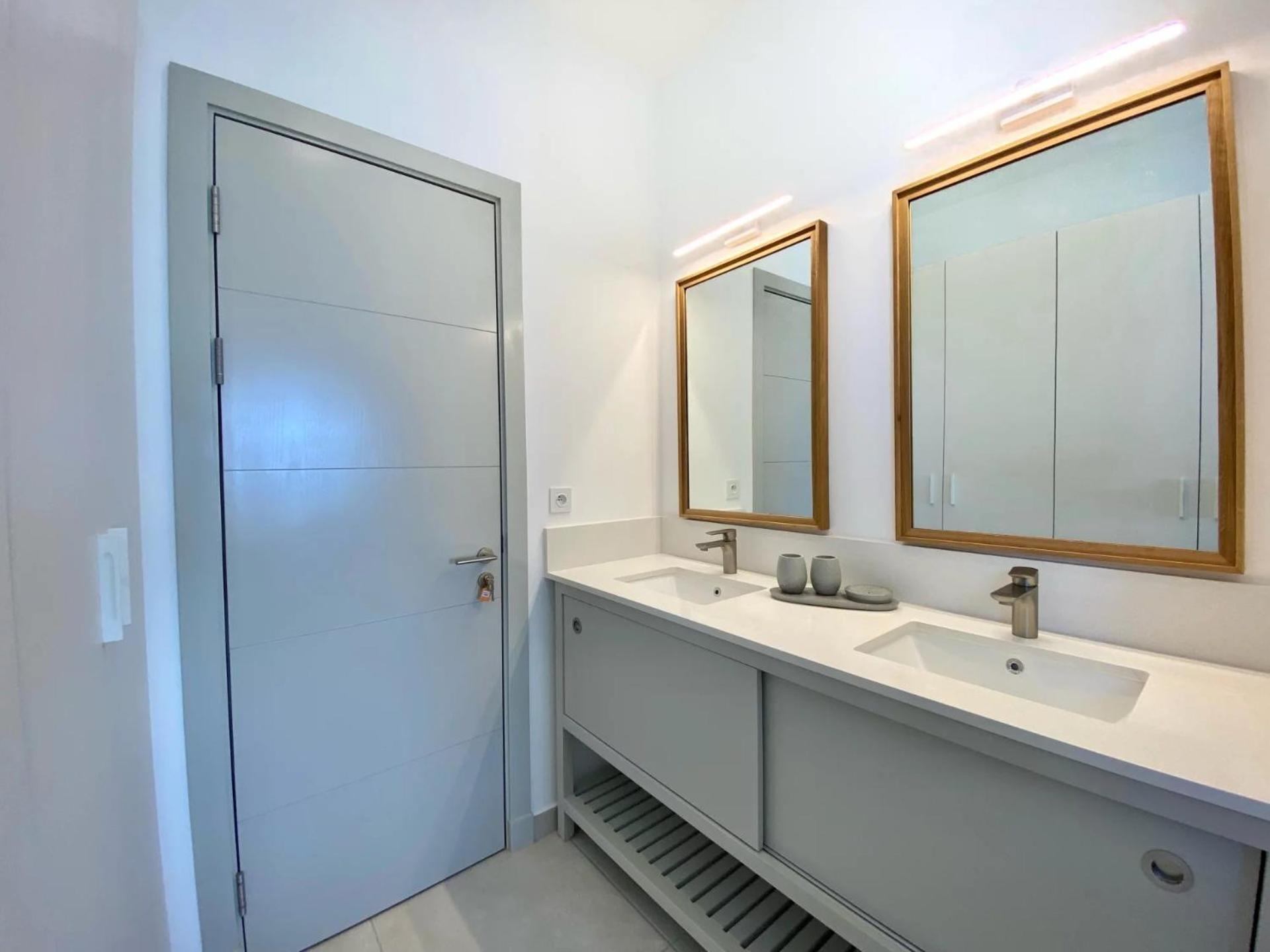 Beachfront Luxury 3 Bedrooms