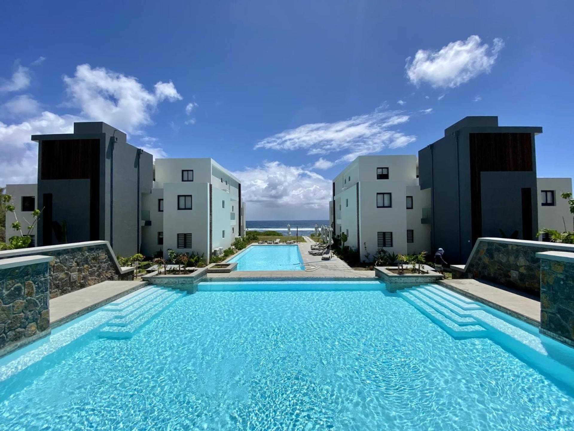 Beachfront Luxury 3 Bedrooms Apartment *