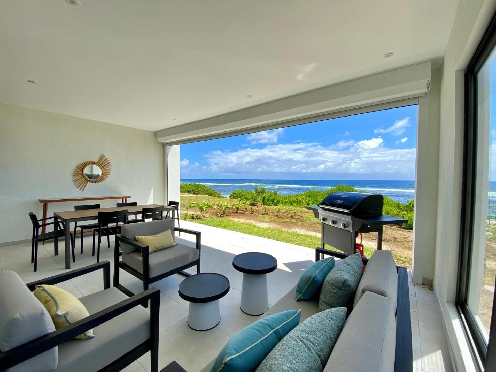 Beachfront Luxury 3 Bedrooms Apartment