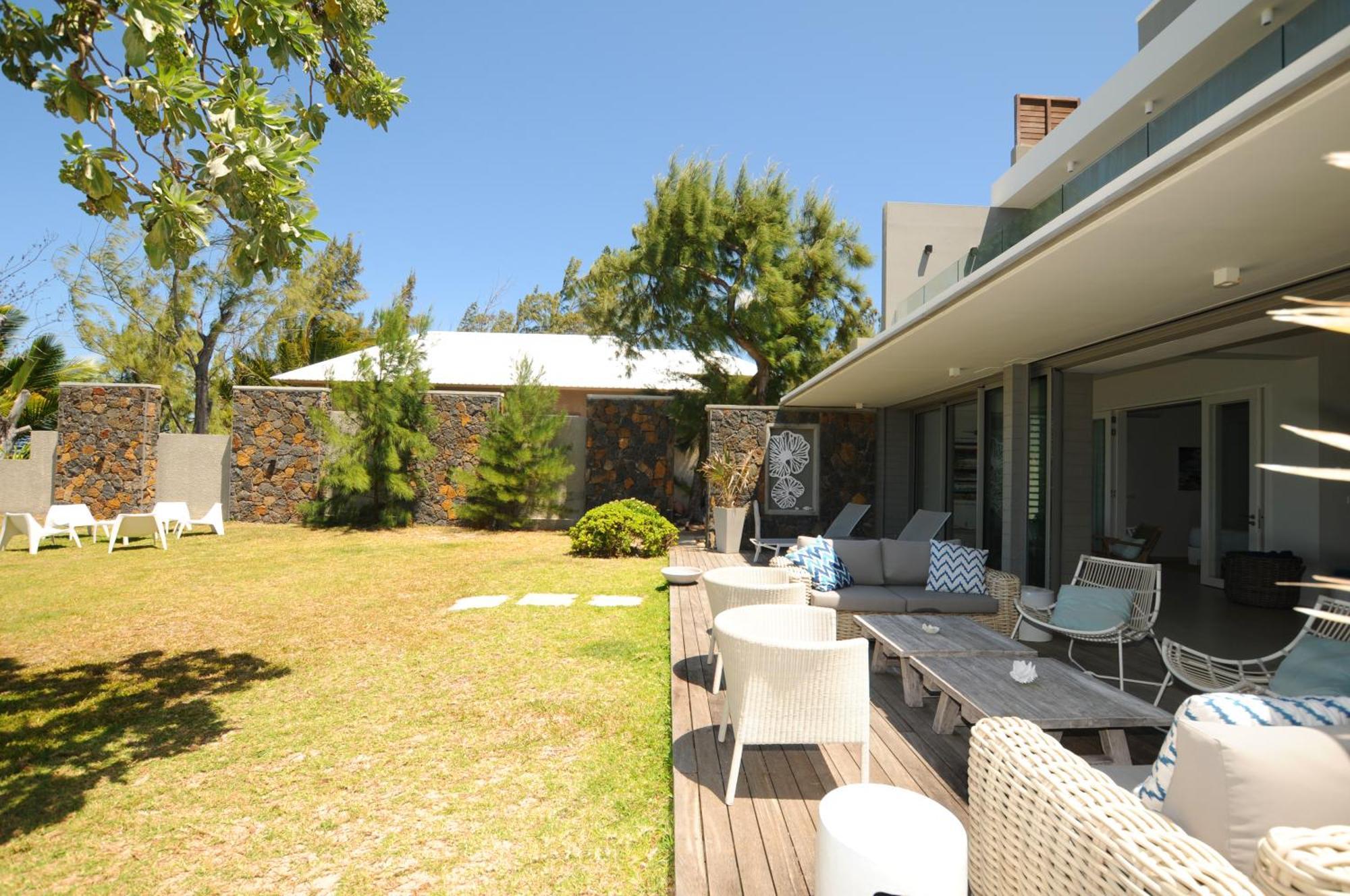 Beachfront & Pool *