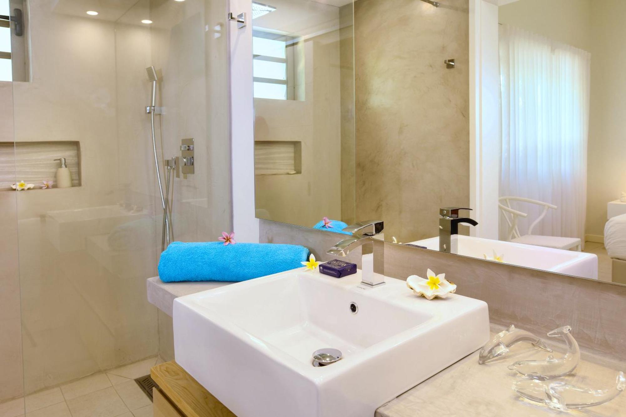 Beachfront & Pool Apartment Poste Lafayette