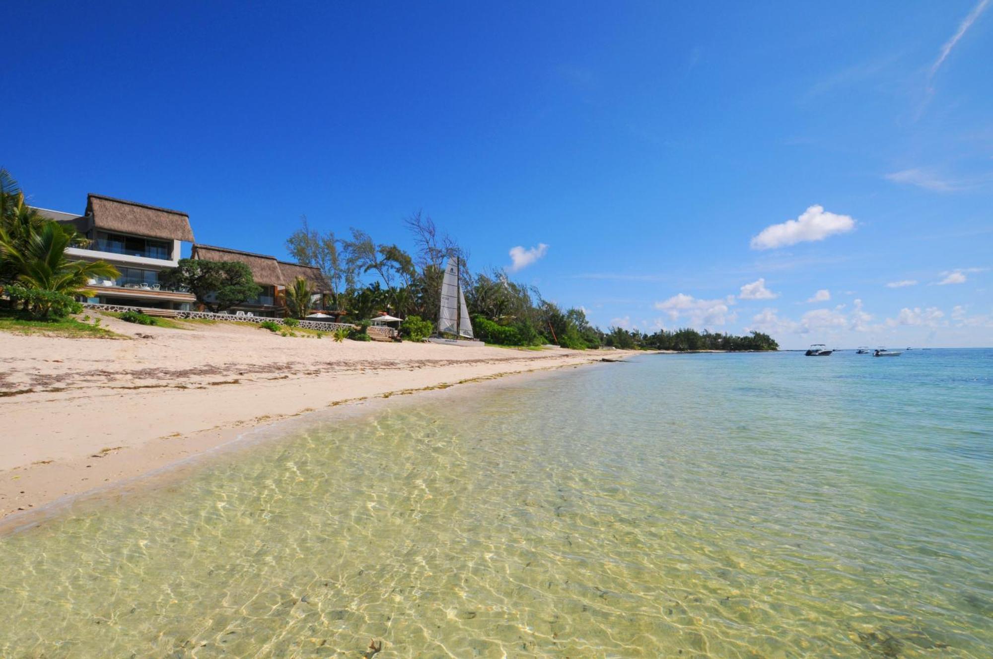 Beachfront & Pool Apartment Poste Lafayette