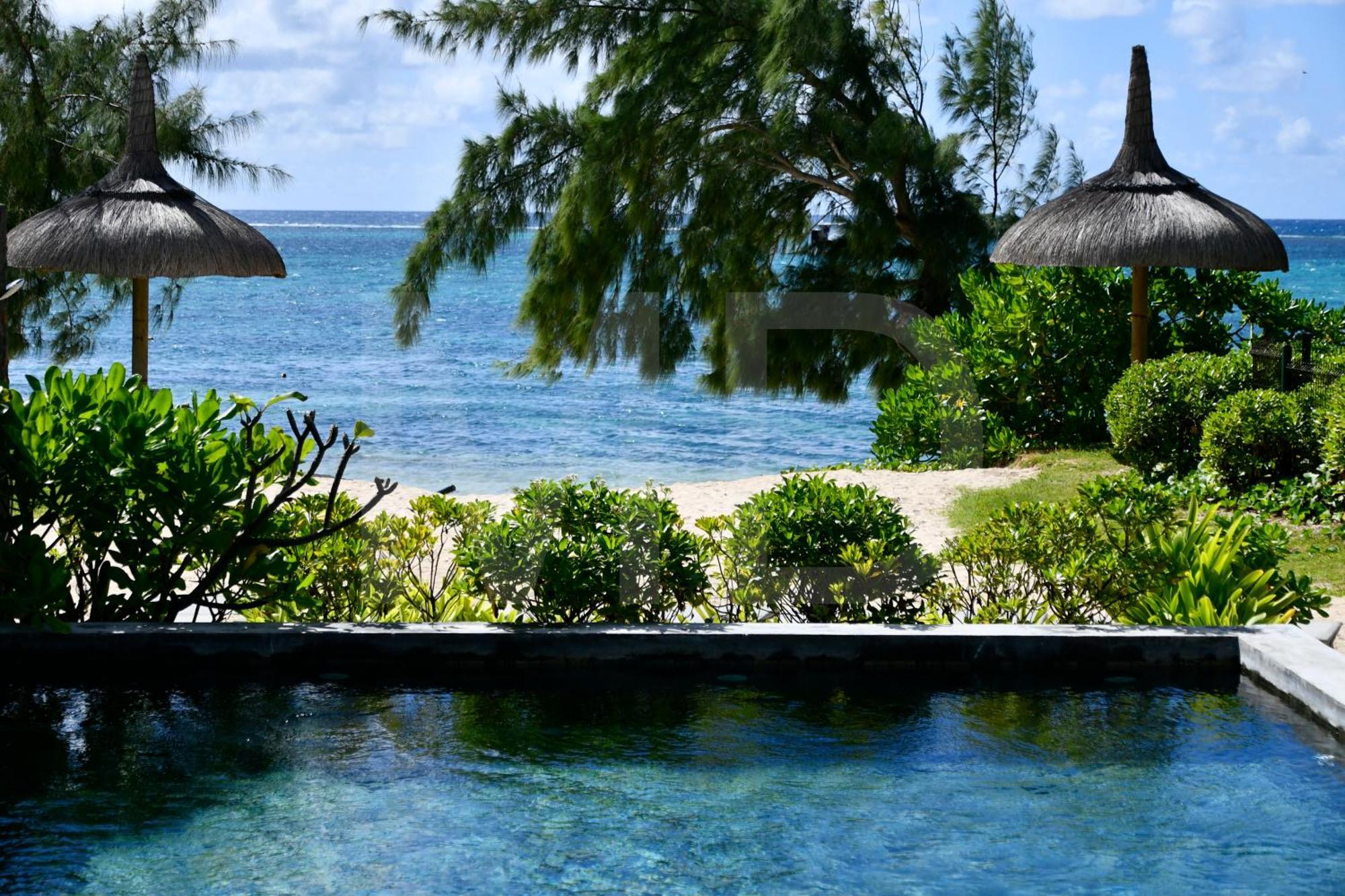 Penthouse De La Plage, Private Lift Belle Mare