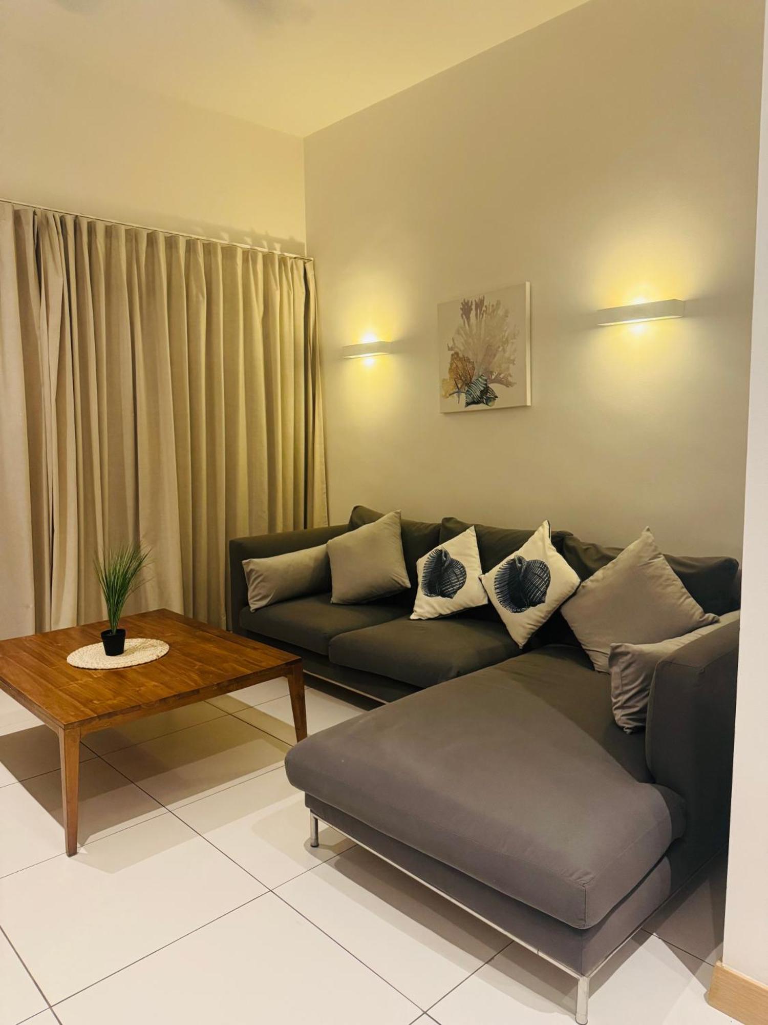 Latitude Luxury Seafront *