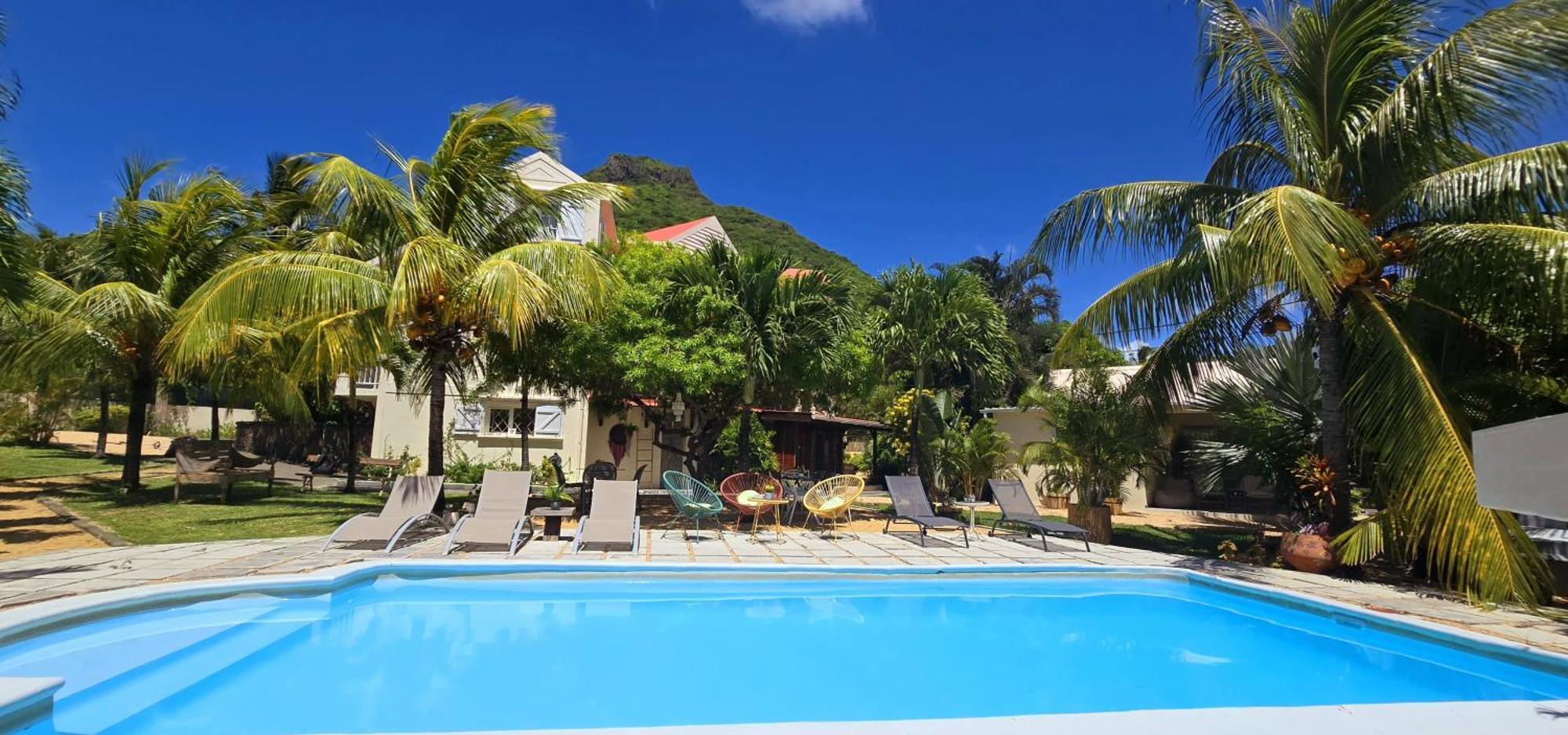 Lakaz Del Sol - Modern And Elegant With Luxurious Garden, Pool And Barbecue Area - Tourism Permit Certified *