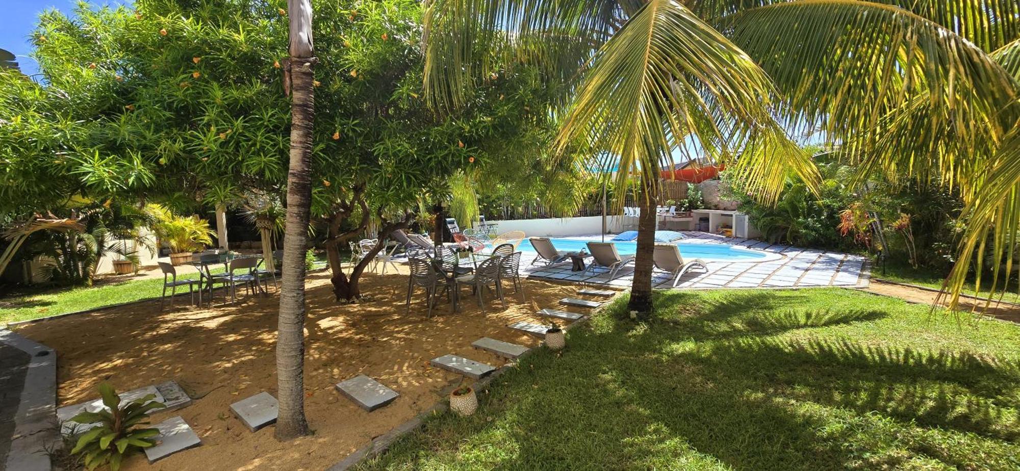 Lakaz Del Sol - Modern And Elegant With Luxurious Garden, Pool And Barbecue Area - Tourism Permit Certified * Tamarin