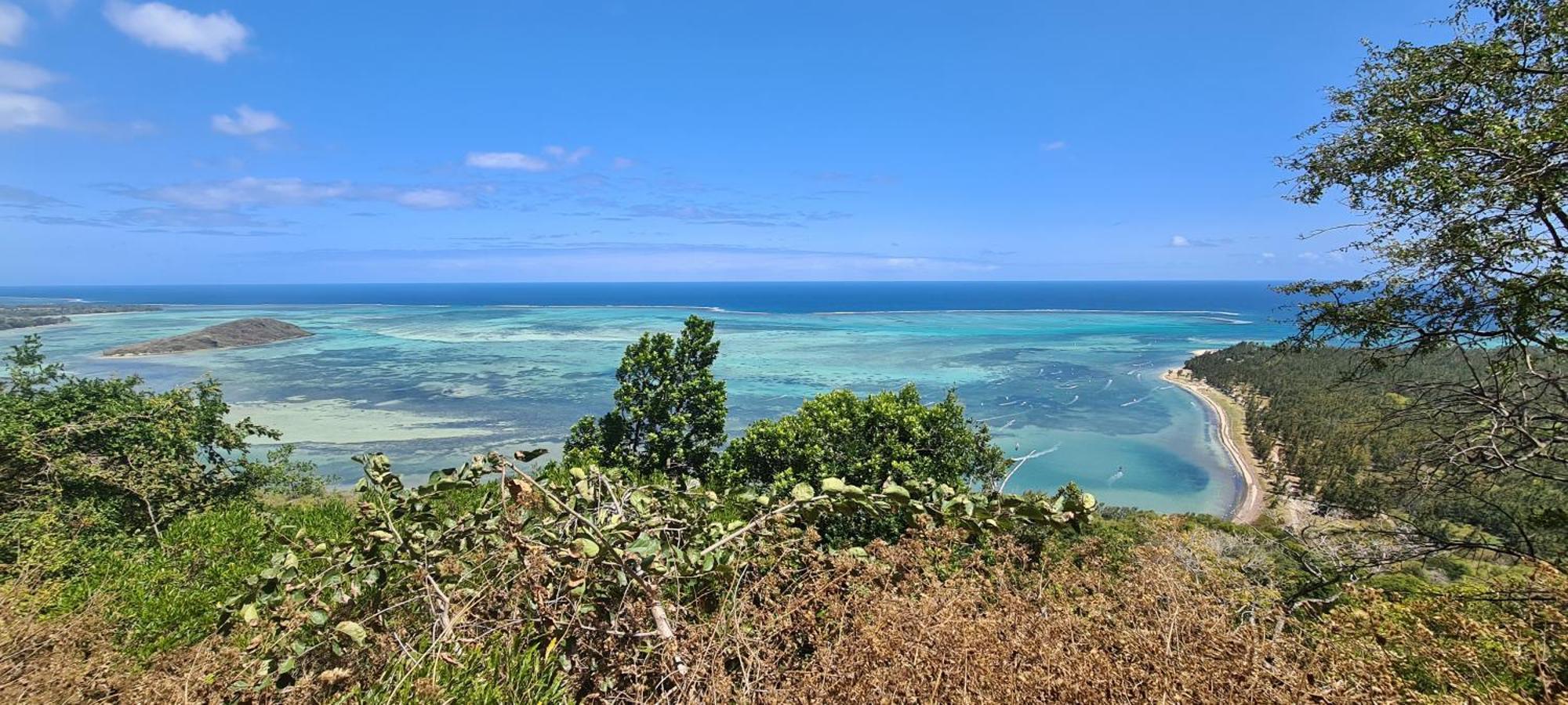 4- Bedroom Beachfront Pousada Grand Baie