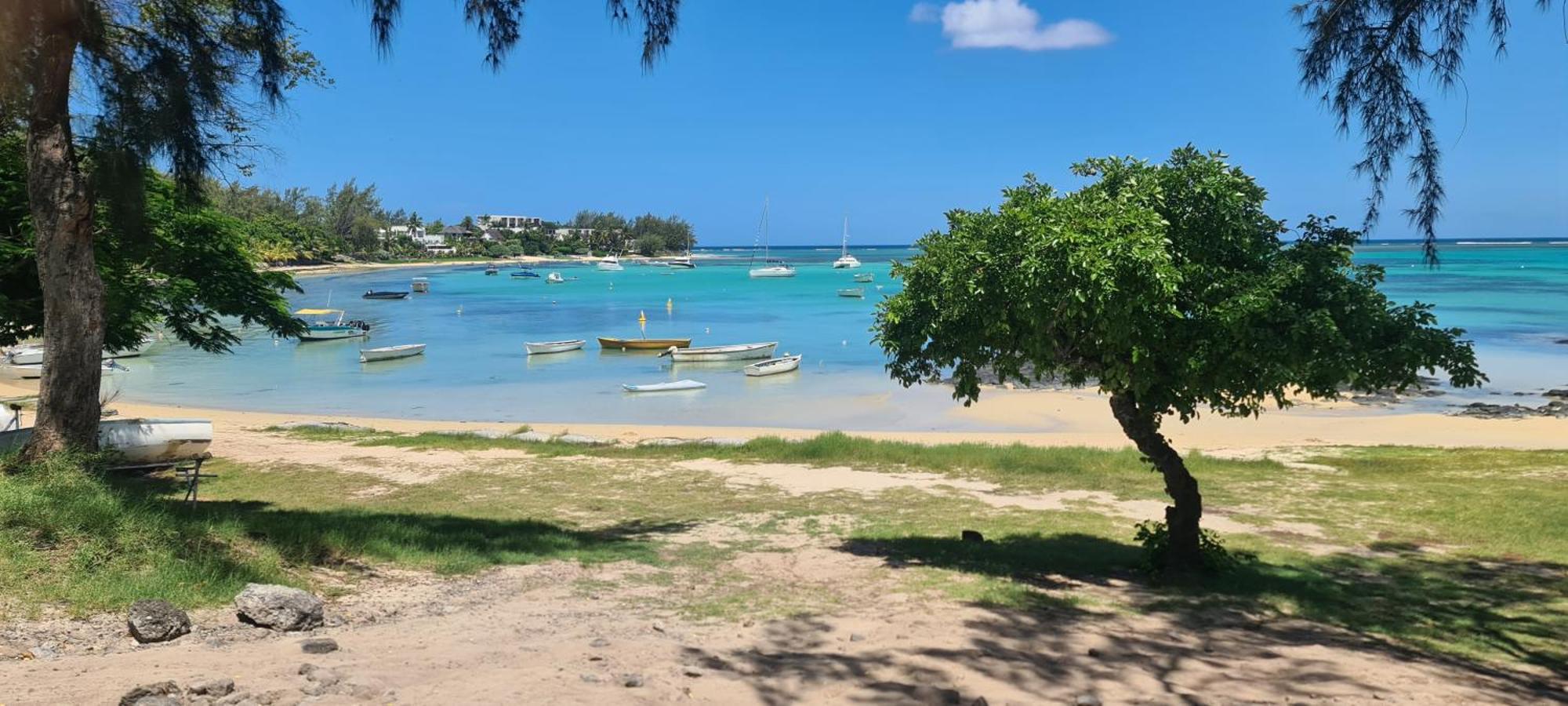 4- Bedroom Beachfront * Grand Baie