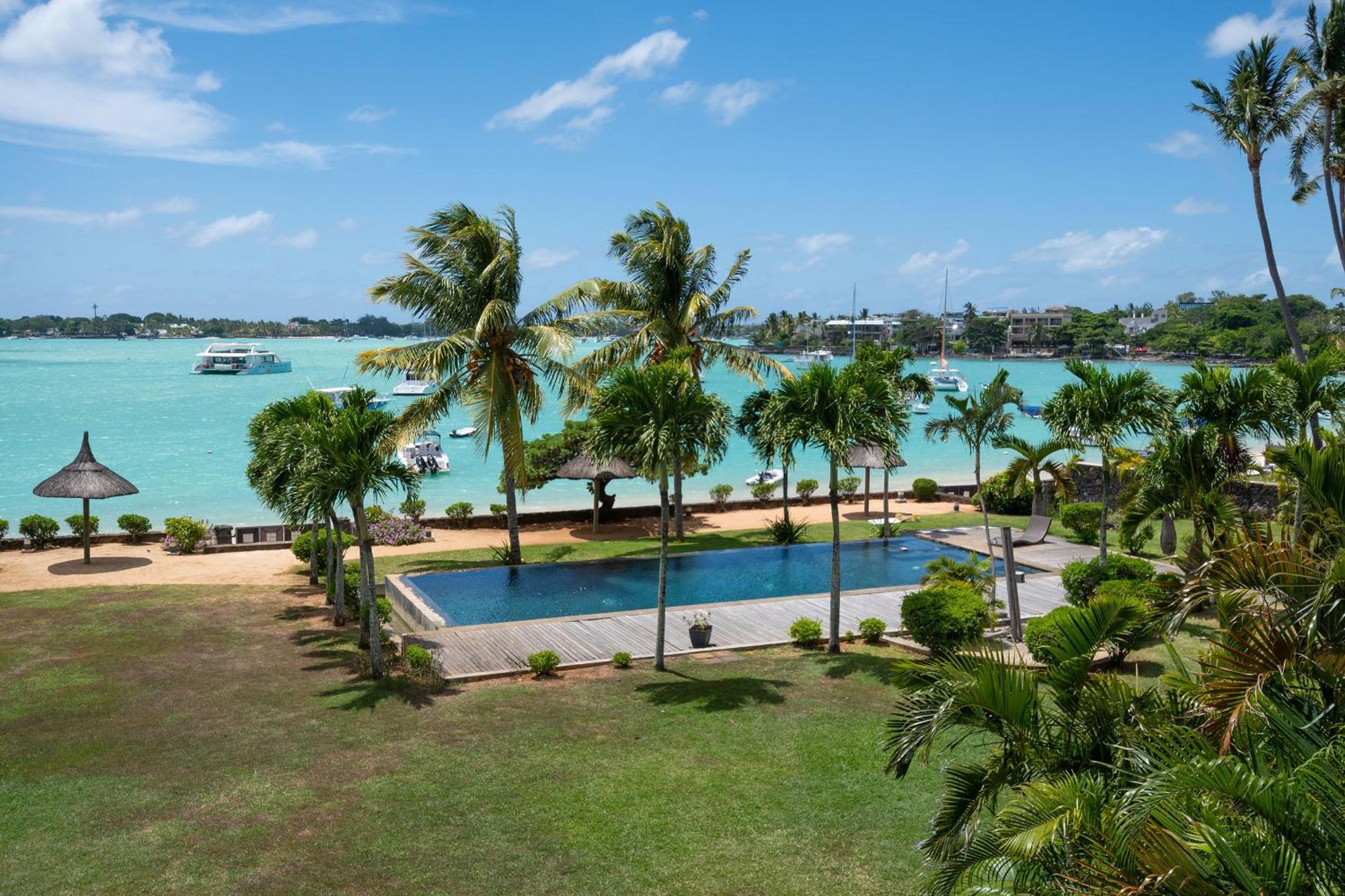 4- Bedroom Beachfront Pousada Grand Baie