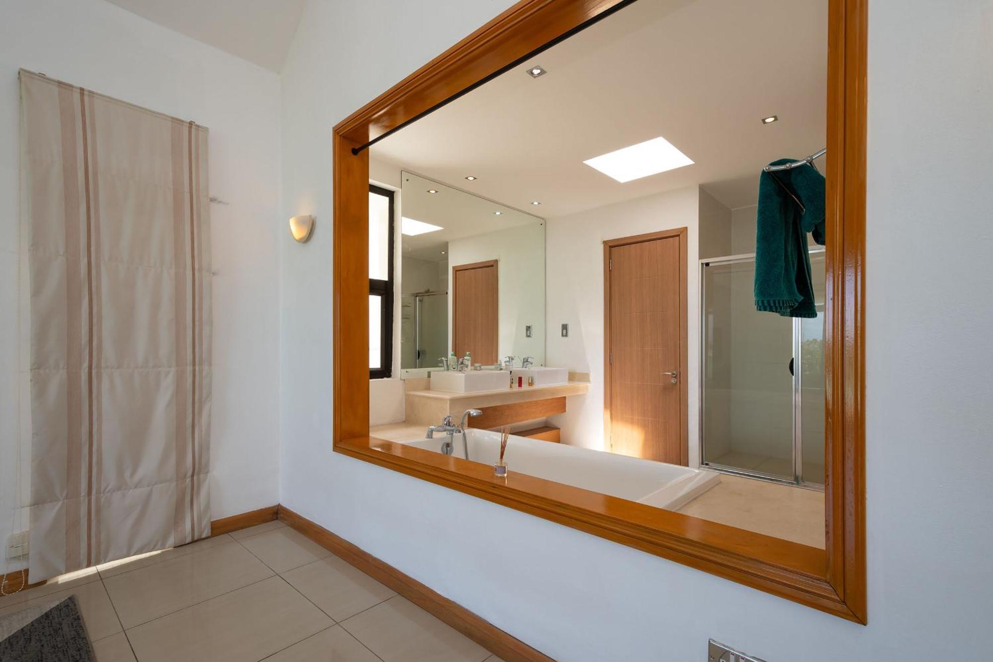 4- Bedroom Beachfront Pousada