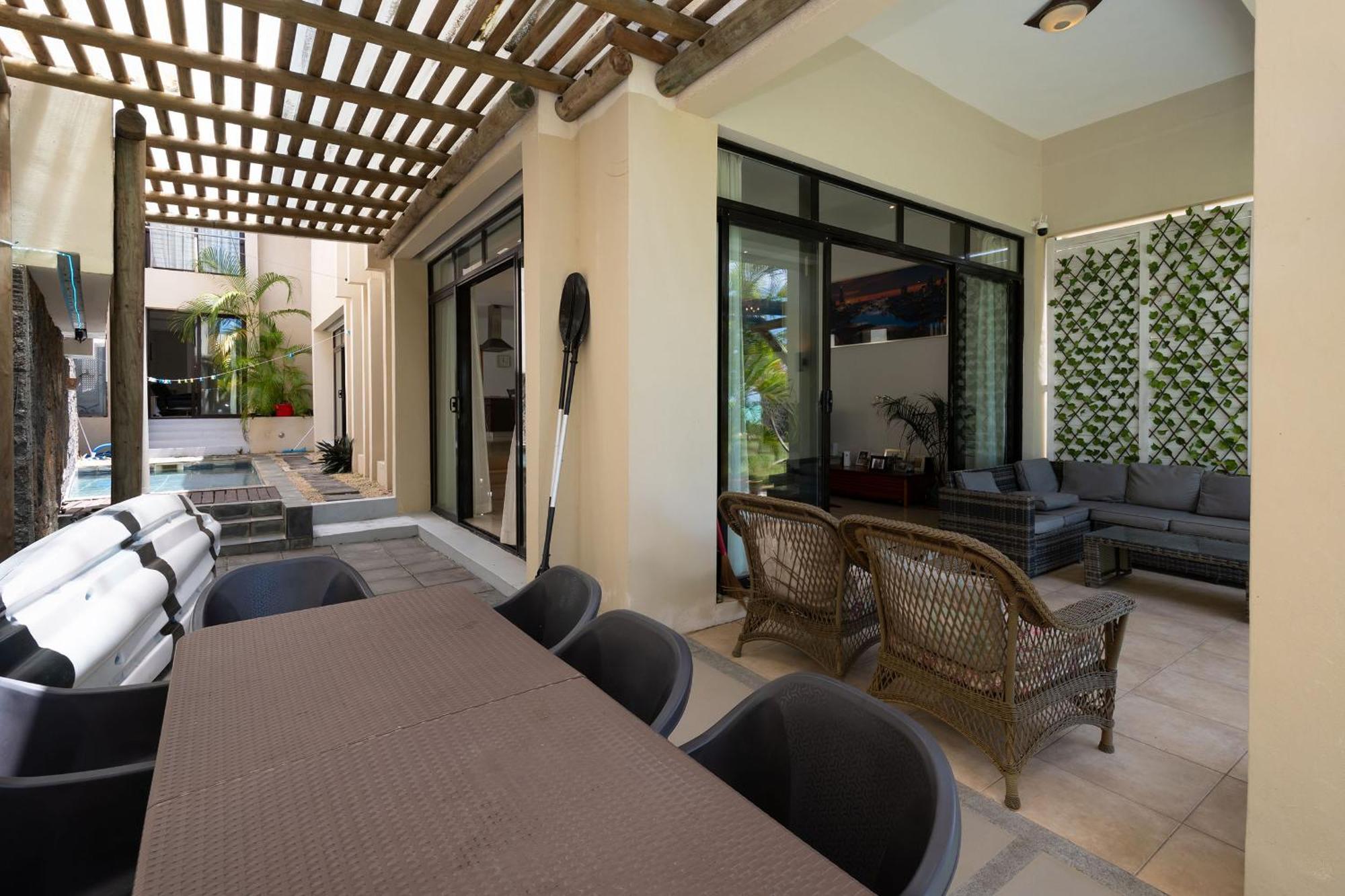 4- Bedroom Beachfront Pousada Grand Baie