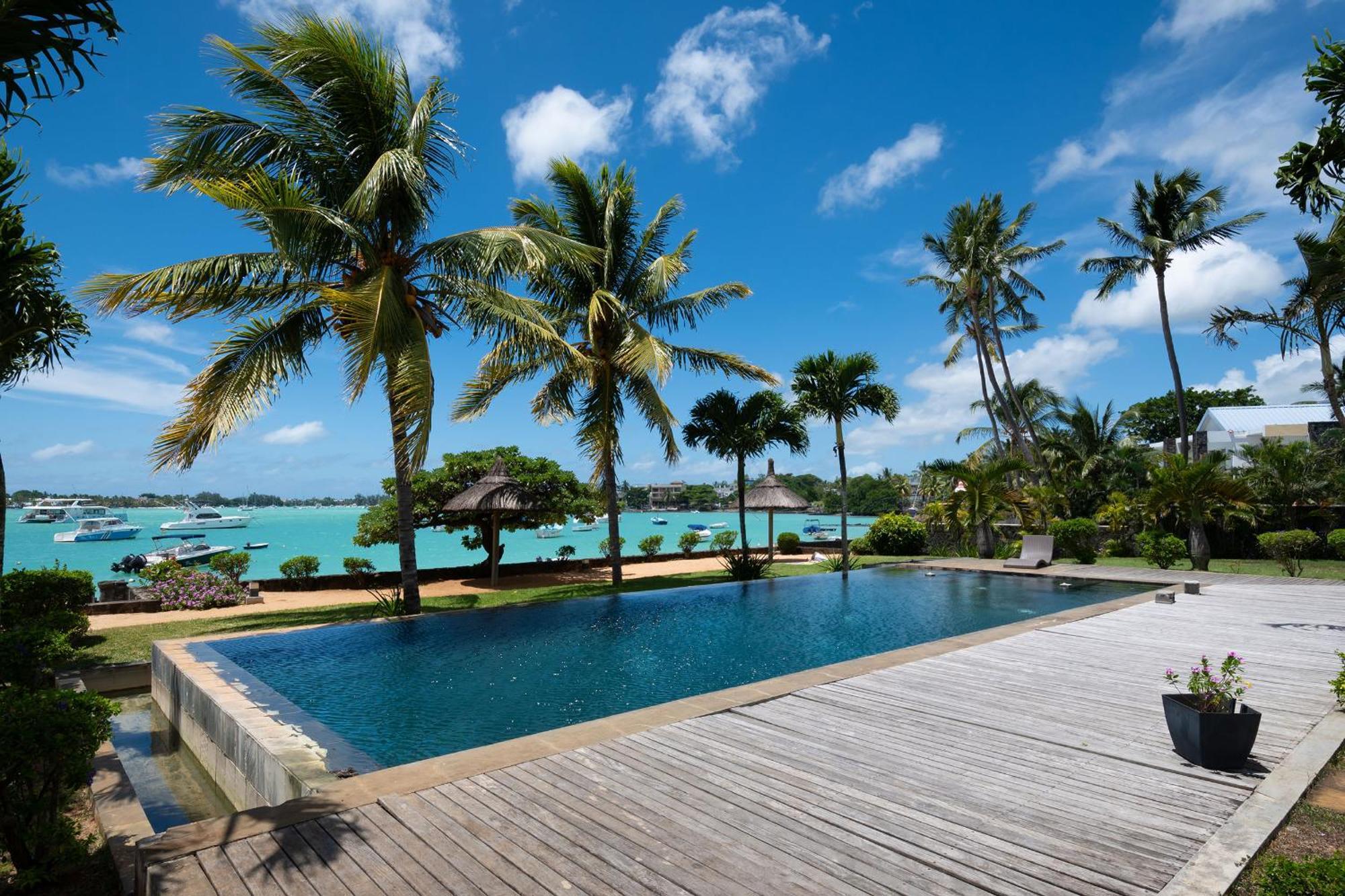4- Bedroom Beachfront * Grand Baie