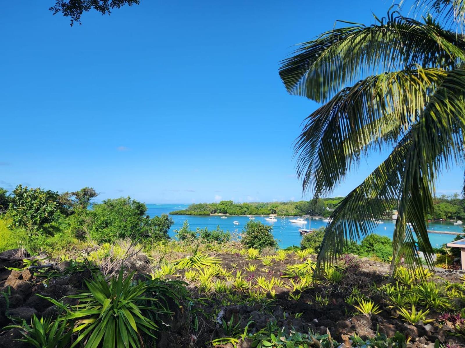 Beachfront Apartment Trou d'Eau Douce