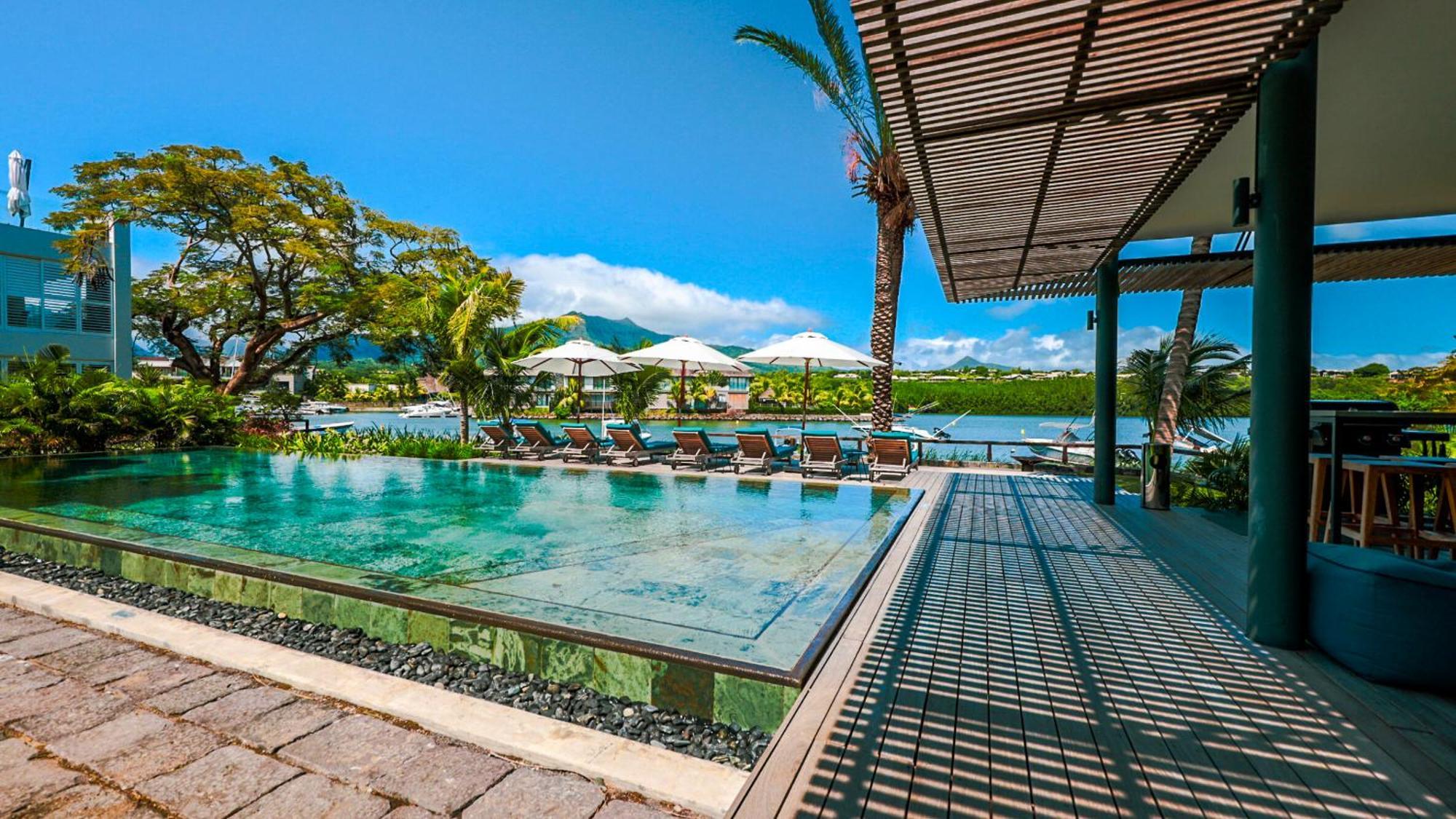 The Waterclub By Horizon Holidays * Riviere Noire