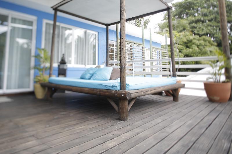 Veranda & Tamarin
