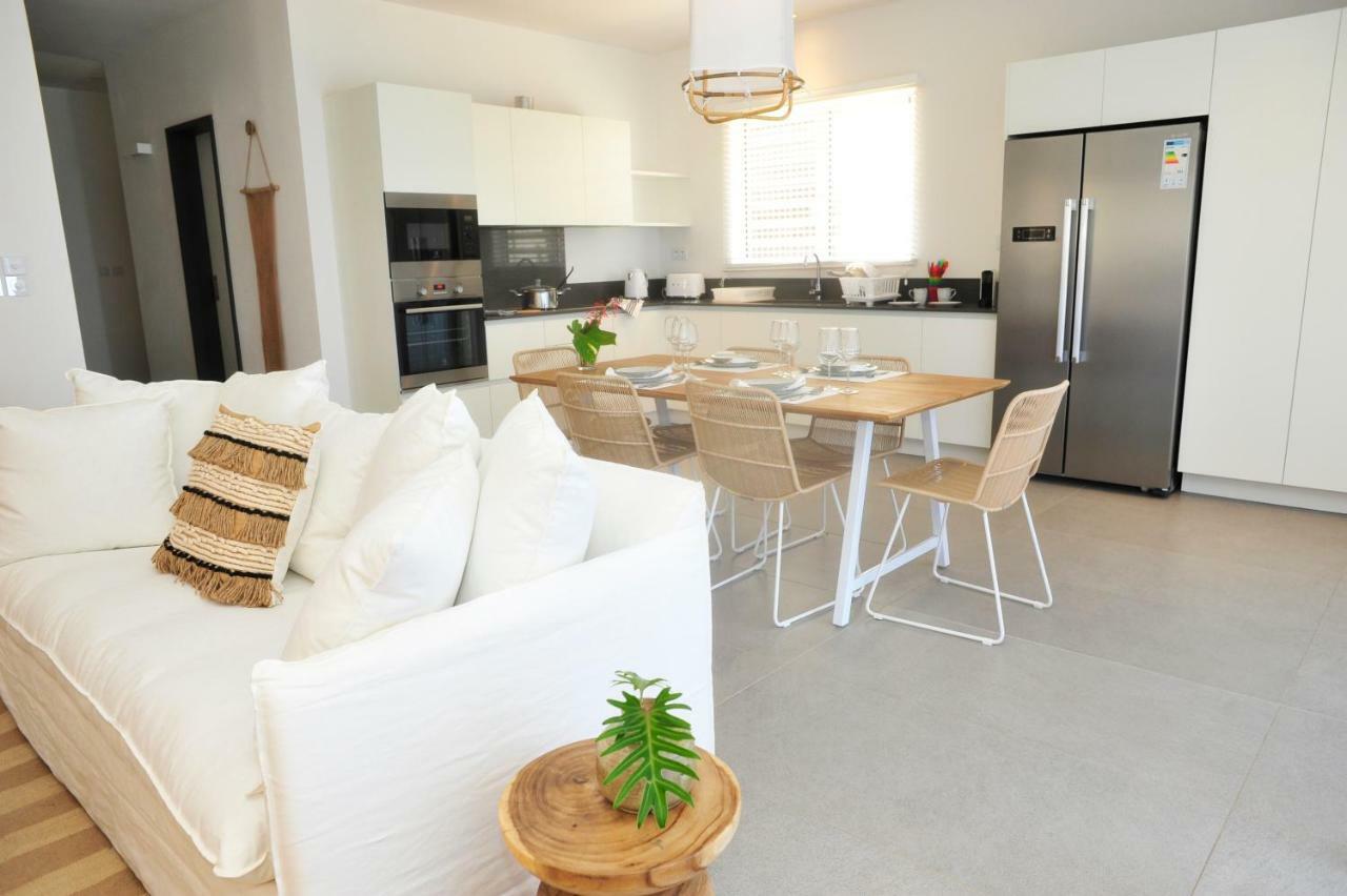Obiches Luxury Beachfront Trou-aux-biches Apartment