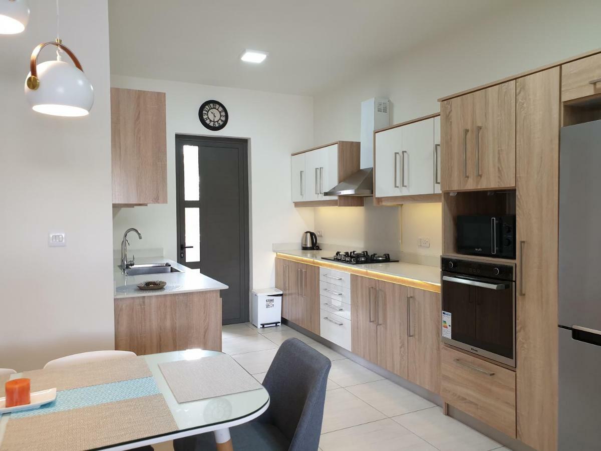 Apartment Westwood Luxury Penthouse With Private Roof Ref 15847 Flic en Flac