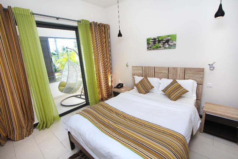 Nitzana Residences & Restaurant Apartment Pereybere Beach