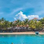 Mauricia Beachcomber Resort & Spa