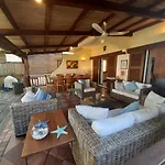 Fantastic Spacious Beachfront Villavacances