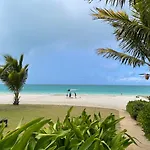 Summer Breeze Beachfront Luxury Apartment Pointe D\'Esny