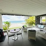 Summer Breeze Beachfront Luxury Apartment Pointe D\'Esny