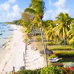 Caro\'S Beachfront