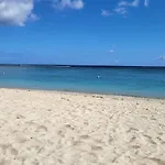 Lovely 2-Bedroom Apartment Near Beach