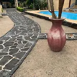 Villa Santa Avec Piscine Et Jardin