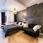 Avya\'S Studio 113 At Ebene Square, Ebene