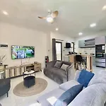 Sunset Views 3-Bedroom Apt, 1Min Walk To Beach - Nyha1