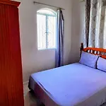 4Beds- Beachfront Bungalow